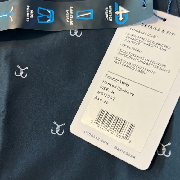 Men’s Summer clothes bundle- size L shirts, M shorts - Picture 10 of 11